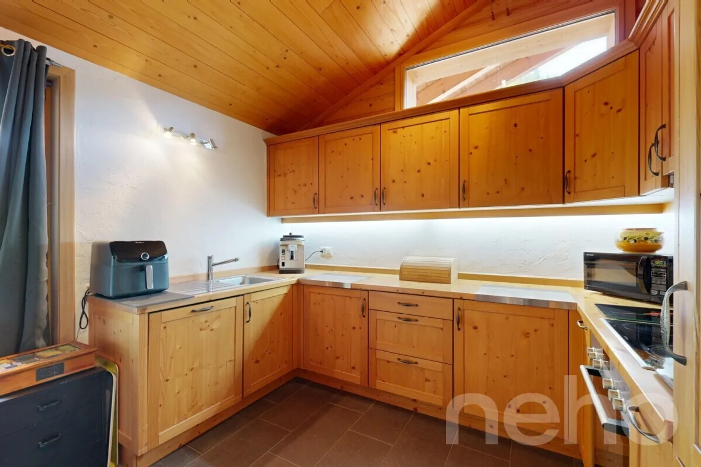 Exclusif : Magnifique Chalet avec 2 Chambres dans un Hameau - Photo 3 sur 12