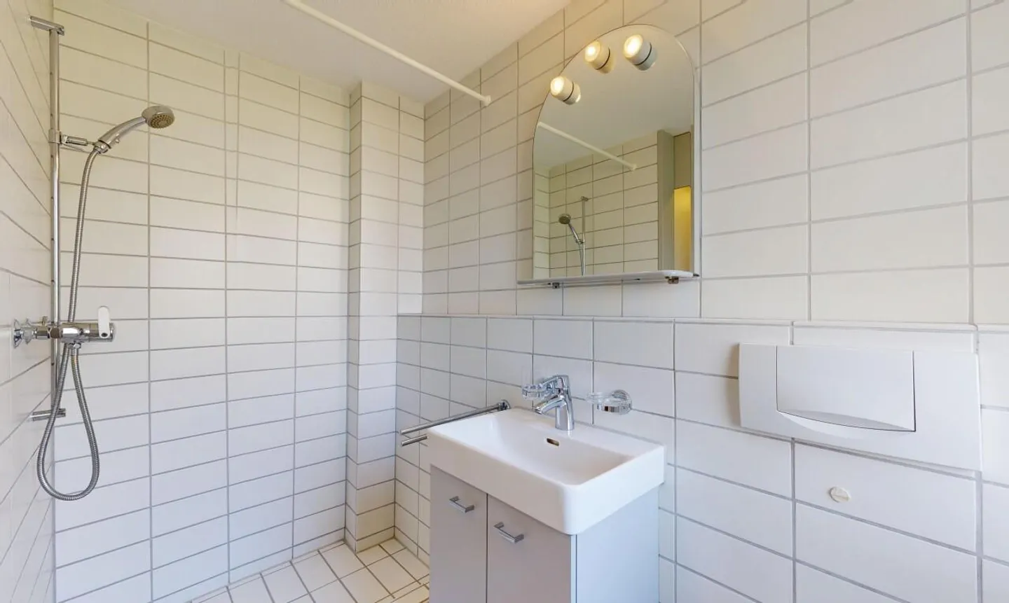 Extraordinary 5.5-Room Townhouse in Prime Location - Photo 8 of 11