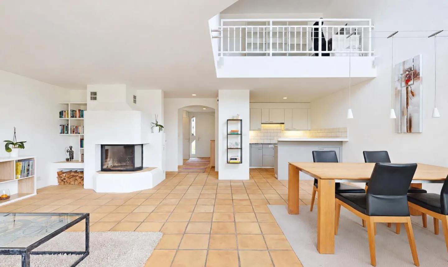 Extraordinary 5.5-Room Townhouse in Prime Location - Photo 2 of 11