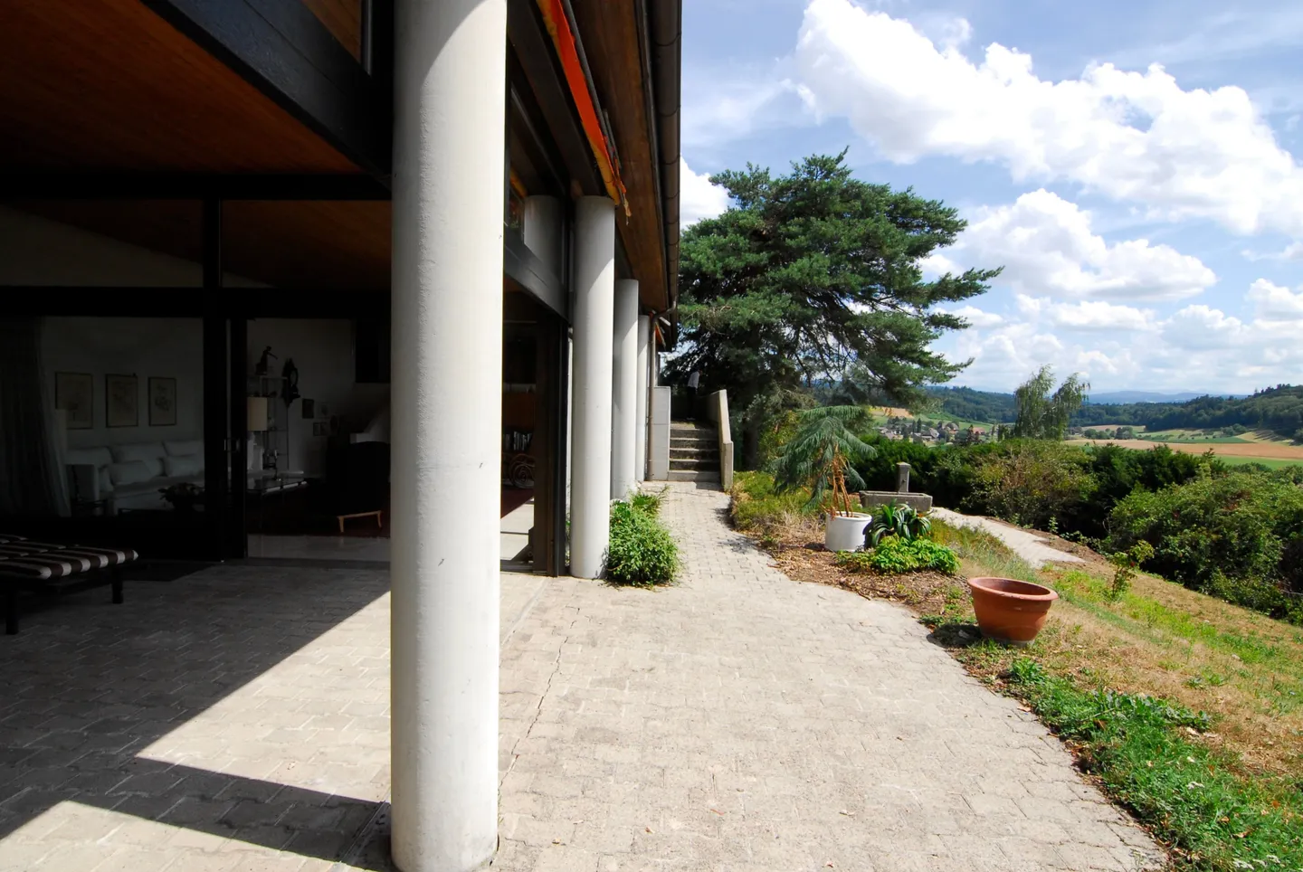 Villa spacieuse avec piscine intérieure - Photo 2 sur 8