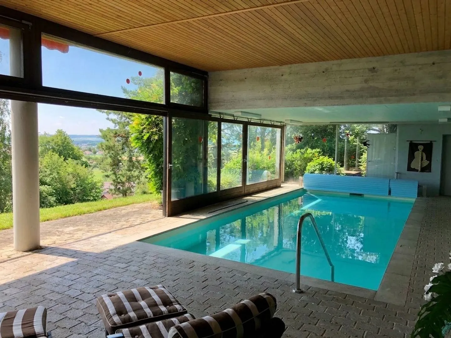 Villa spacieuse avec piscine intérieure - Photo 5 sur 8