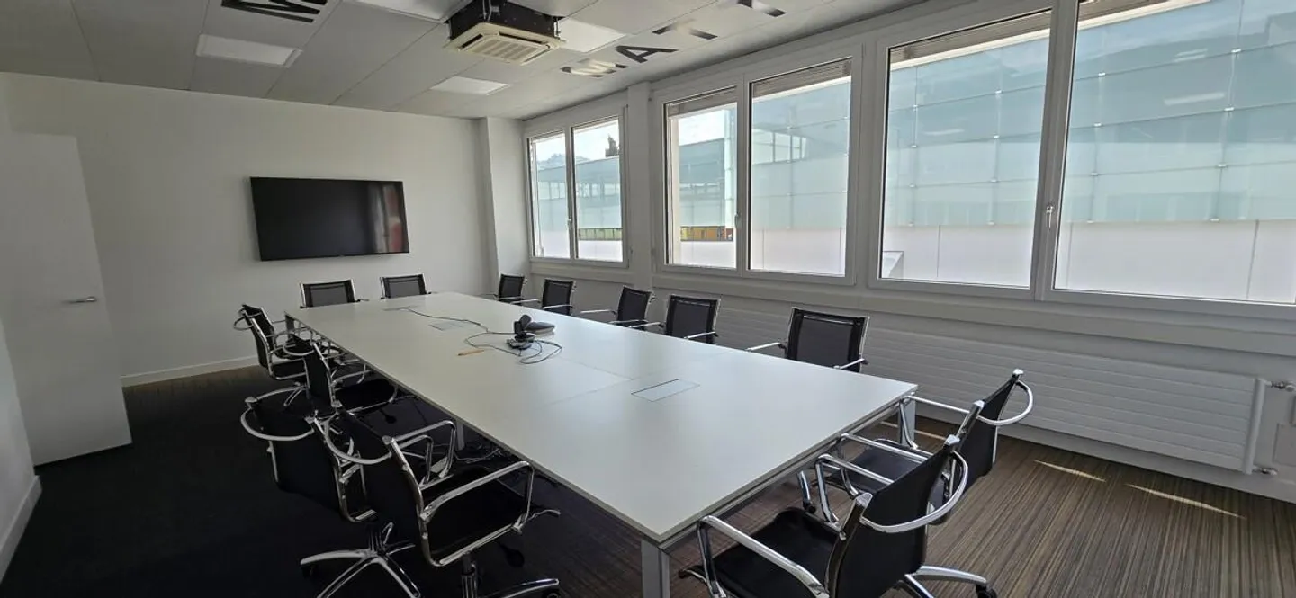 CHIASSO Bureaux Premium dans un Emplacement Stratégique - Photo 3 sur 9