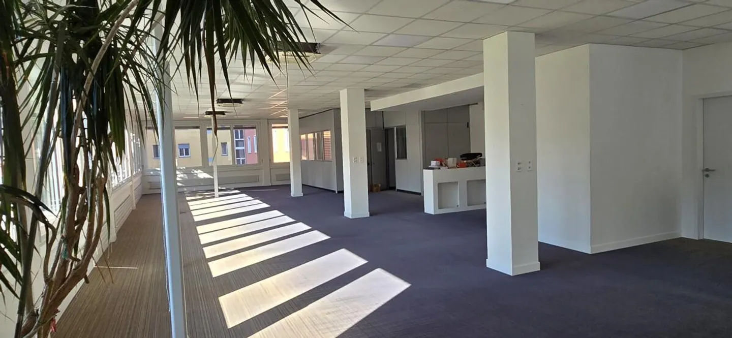 CHIASSO Bureaux Premium dans un Emplacement Stratégique - Photo 5 sur 9
