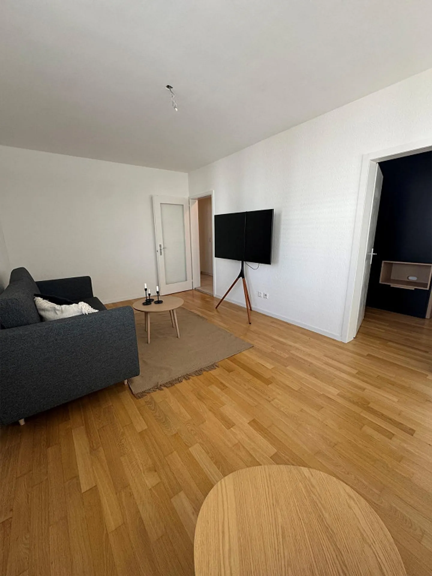 Appartement meublé dans un emplacement attrayant - Photo 3 sur 9