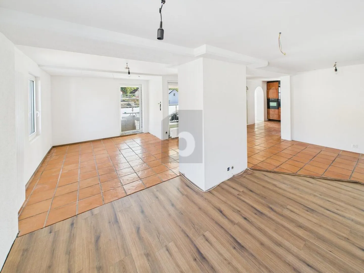 FRISCH SANIERT MIT GROSSEM BALKON - Foto 3 von 5