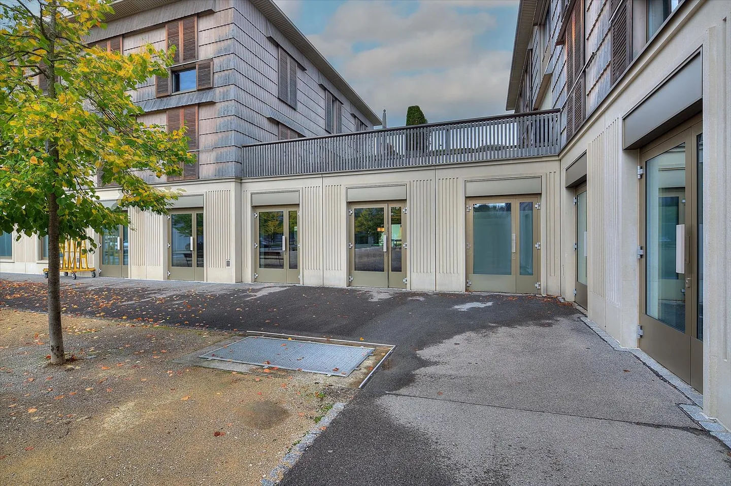 Edificio ad uso misto in affitto - Foto 2 di 8