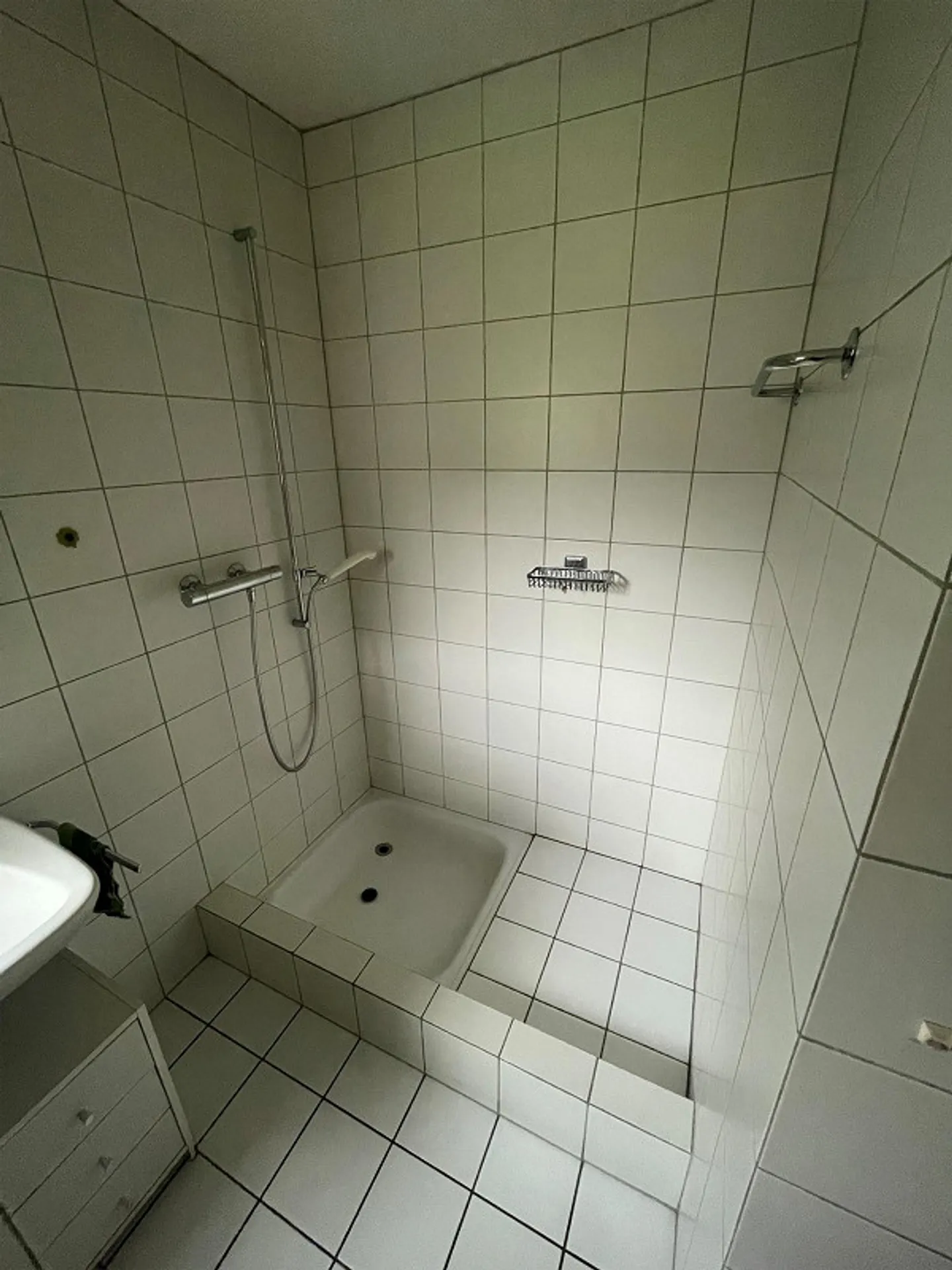 Appartamento soleggiato di 4,5 stanze in una casa a 3 famiglie - Foto 6 di 16