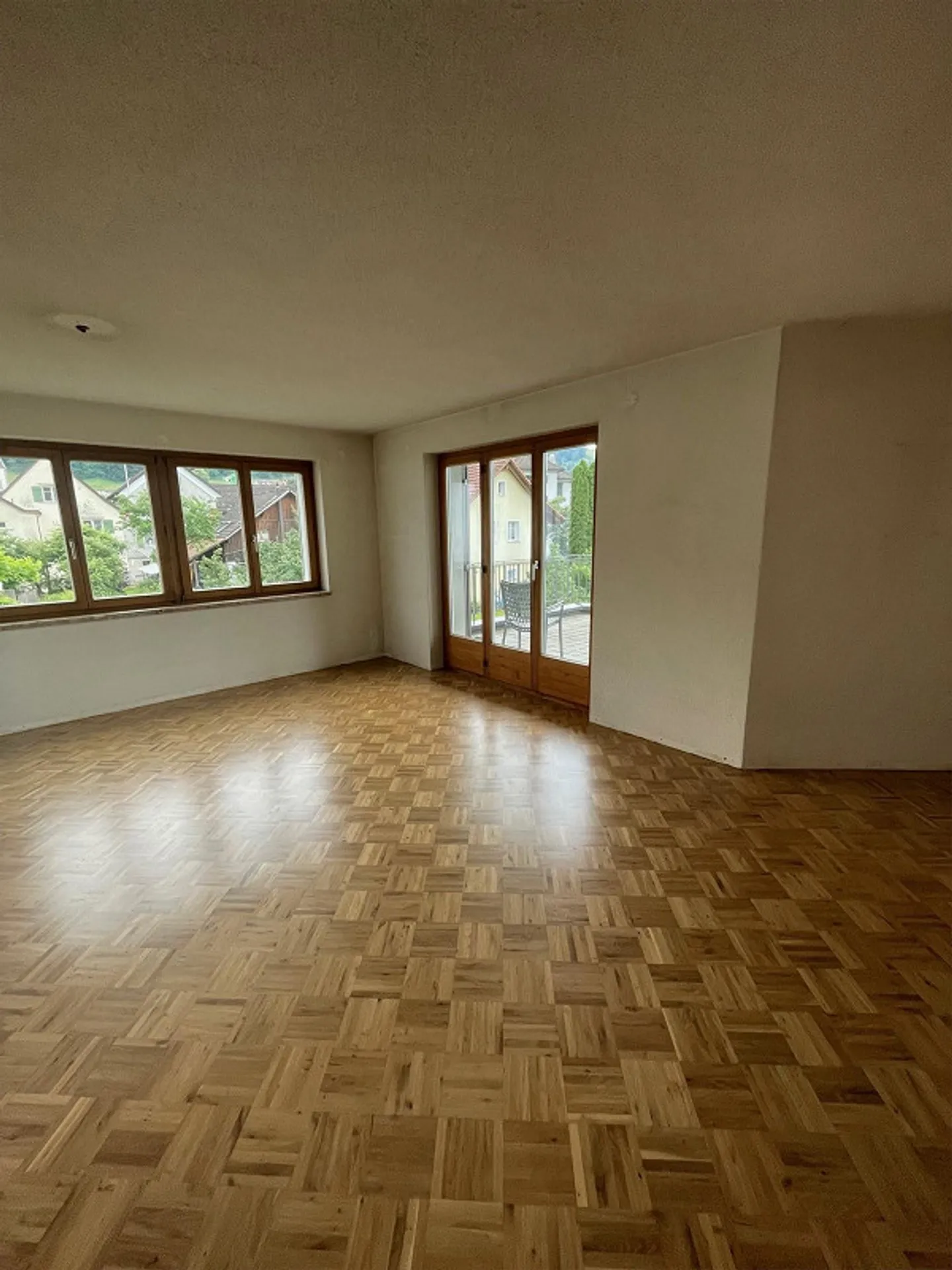 Appartamento soleggiato di 4,5 stanze in una casa a 3 famiglie - Foto 9 di 16