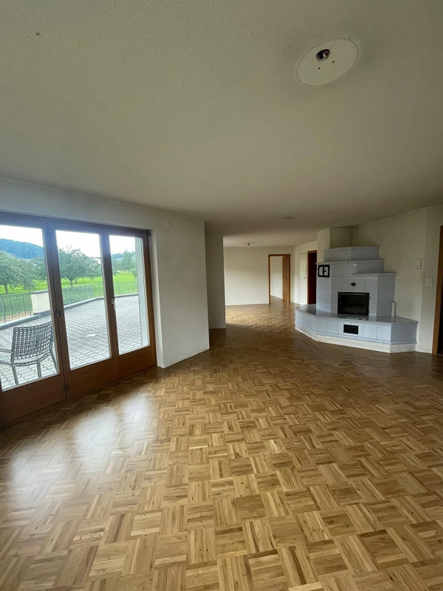 Appartamento soleggiato di 4,5 stanze in una casa a 3 famiglie - Foto 10 di 16