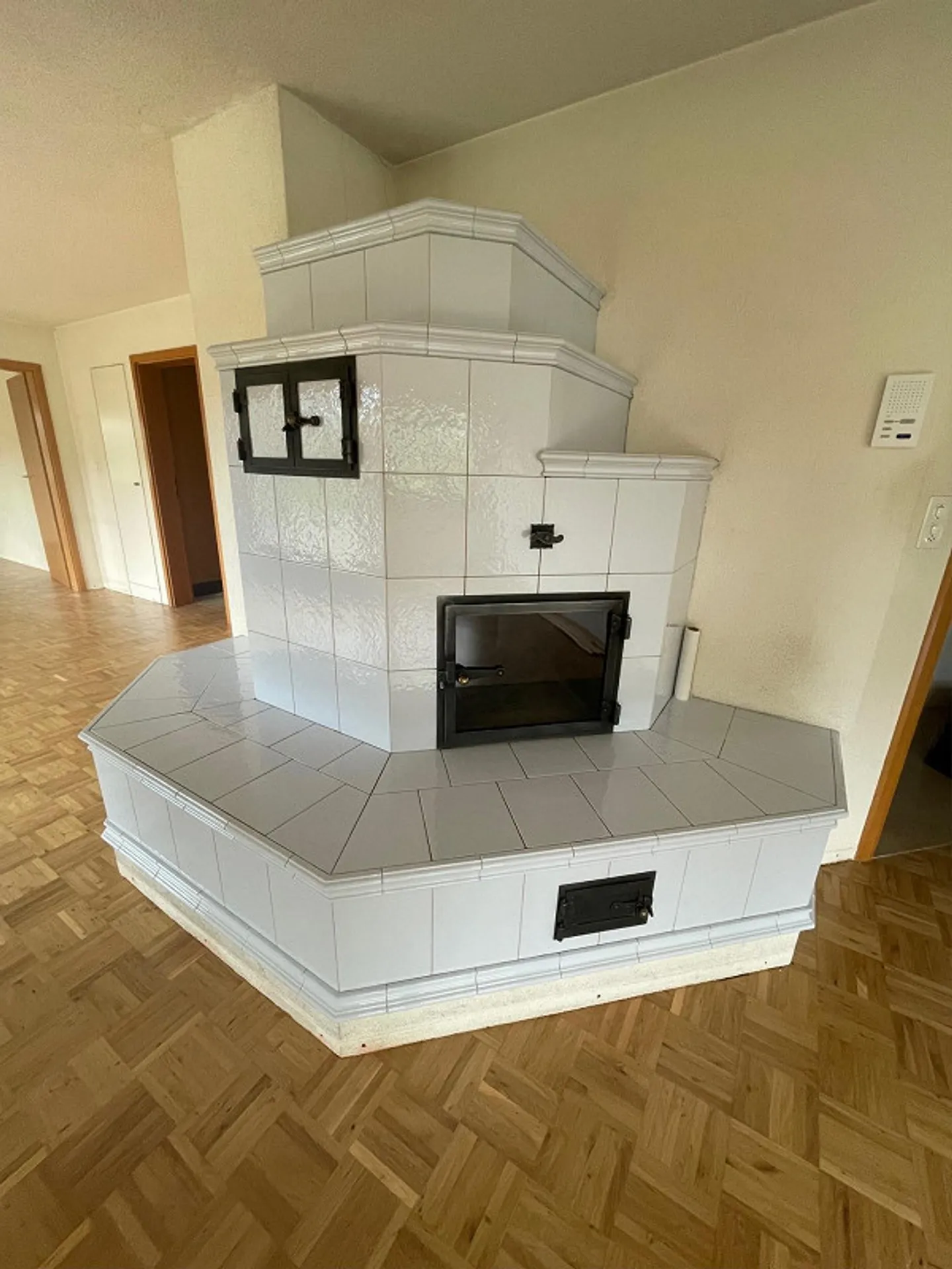 Appartamento soleggiato di 4,5 stanze in una casa a 3 famiglie - Foto 11 di 16