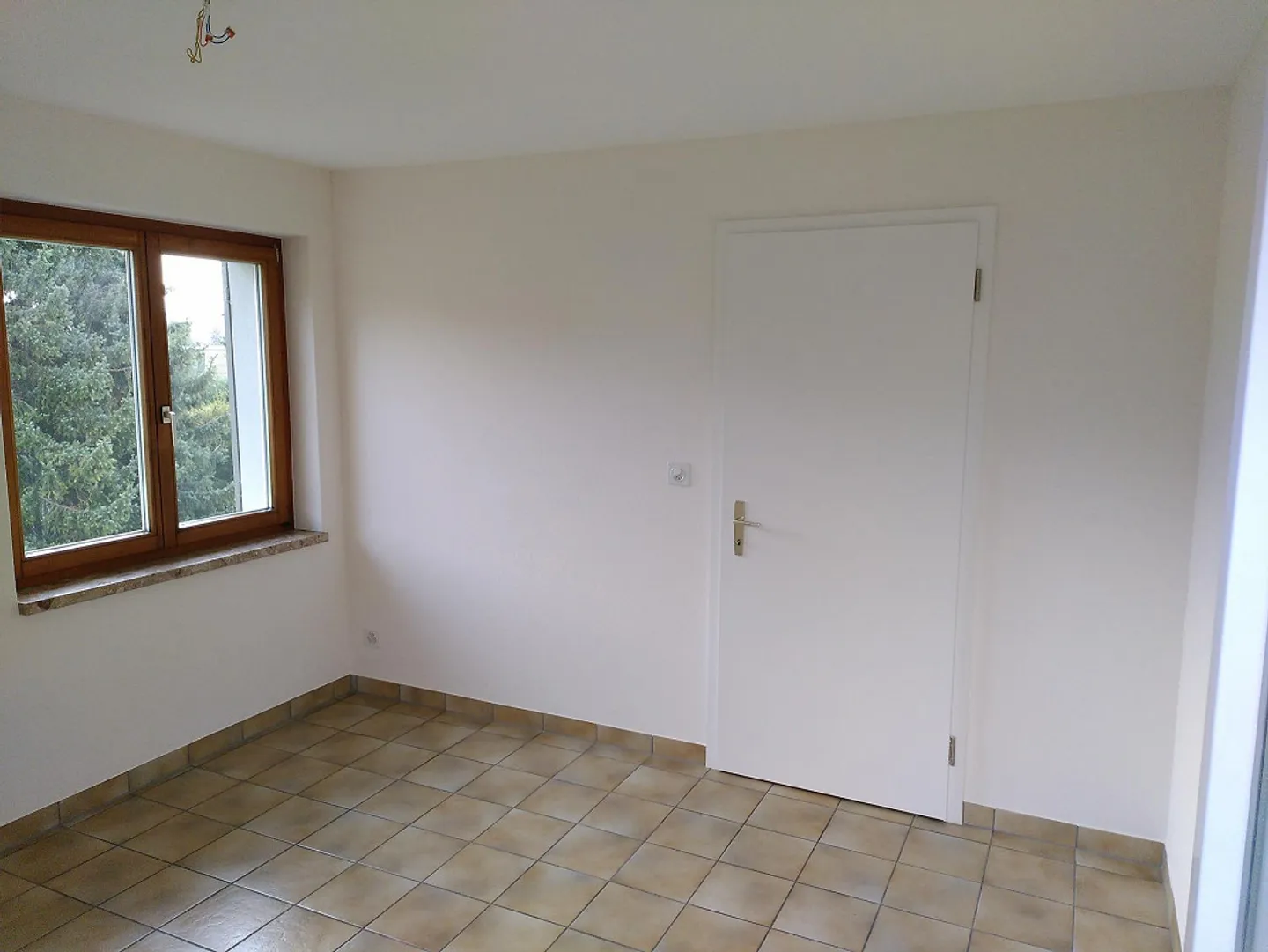 Appartamento soleggiato di 4,5 stanze in una casa a 3 famiglie - Foto 15 di 16