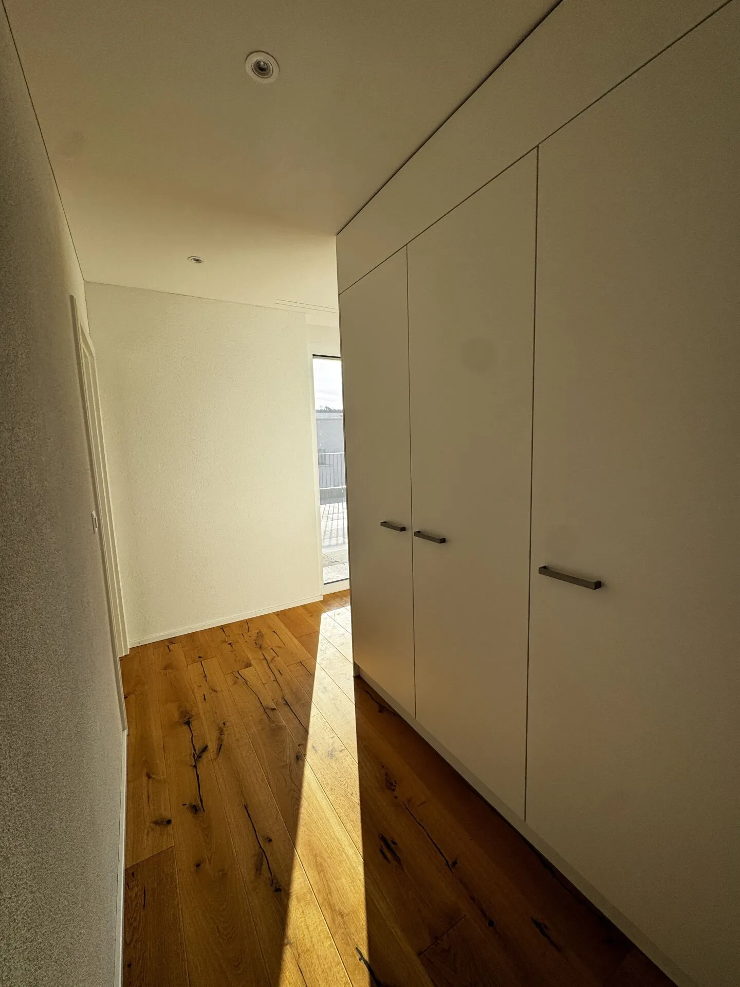 Vivre avec une vue - Appartement penthouse stylé de 3,5 pièces dans la verdure - Photo 11 sur 11