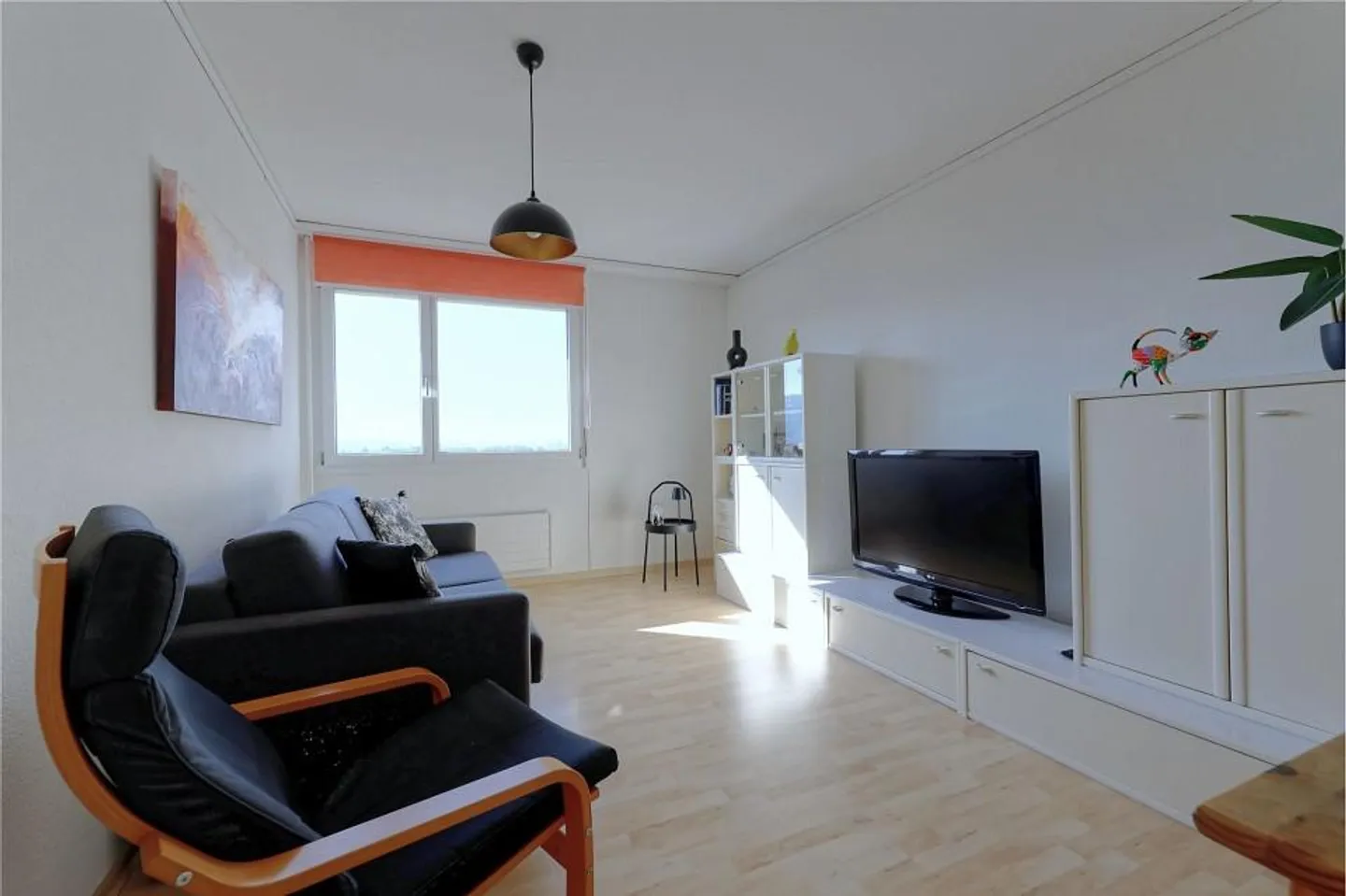 Modern 4½-room apartment with balcony glazing and panoramic view on the 12th floor - Photo 9 of 13