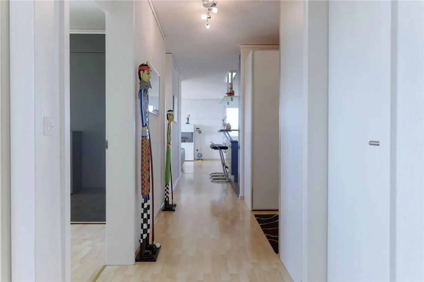 Modern 4½-room apartment with balcony glazing and panoramic view on the 12th floor - Photo 13 of 13