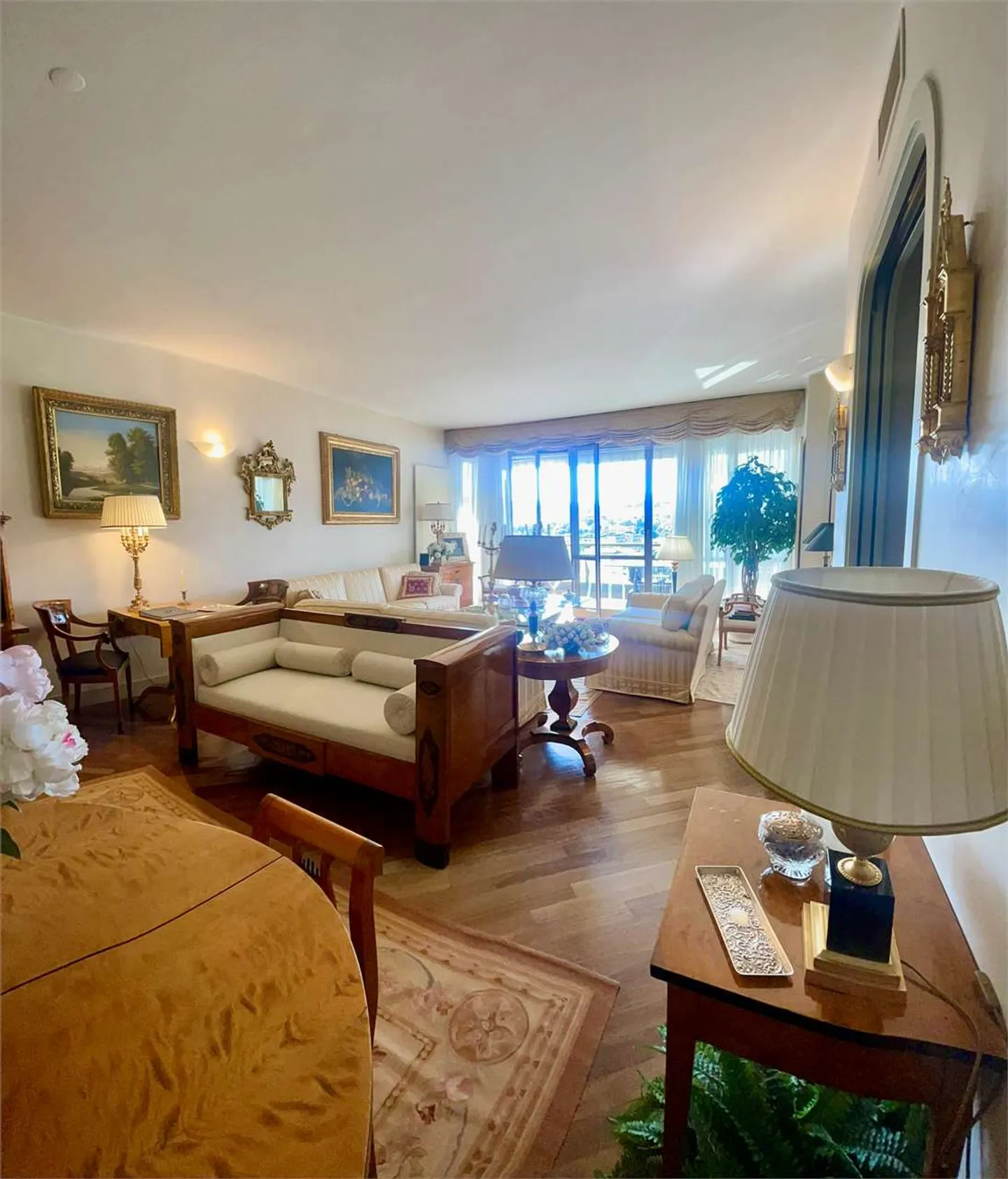 Prästigöse Dachgeschoßwohnung mit Terrasse und atemberaubendem Seeblick - Photo 3 sur 13