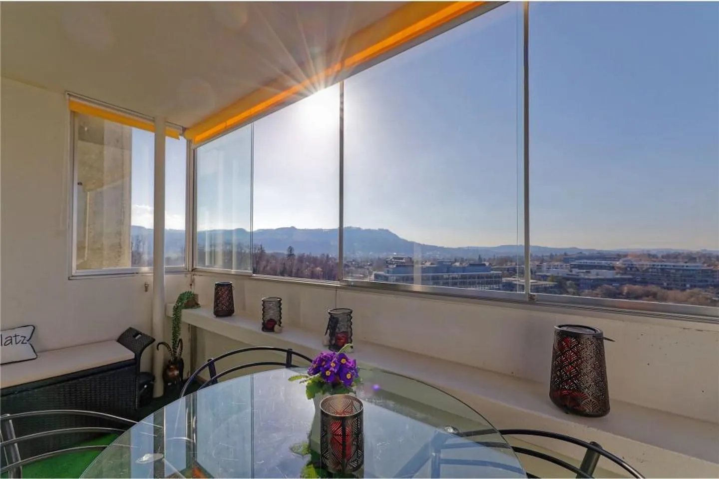Modern 4½-room apartment with balcony glazing and panoramic view on the 12th floor - Photo 5 of 13
