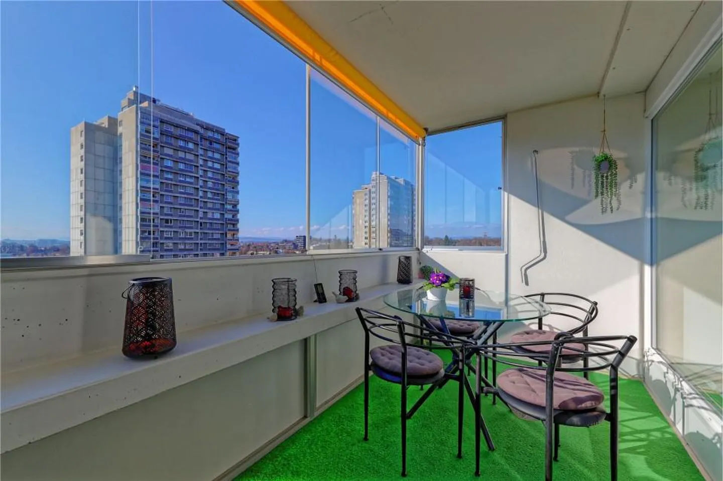 Modern 4½-room apartment with balcony glazing and panoramic view on the 12th floor - Photo 6 of 13