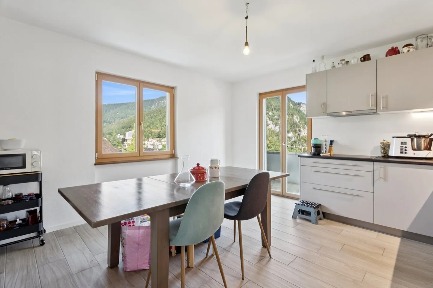 Haus mit 2 Wohnungen, Möglichkeit zur Schaffung einer 3. Wohnung. - Foto 3 von 11