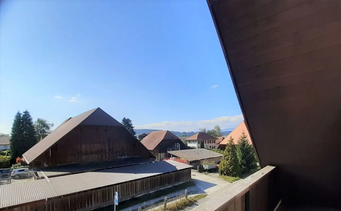 Charming Swiss Chalet Retreat - Photo 10 of 11
