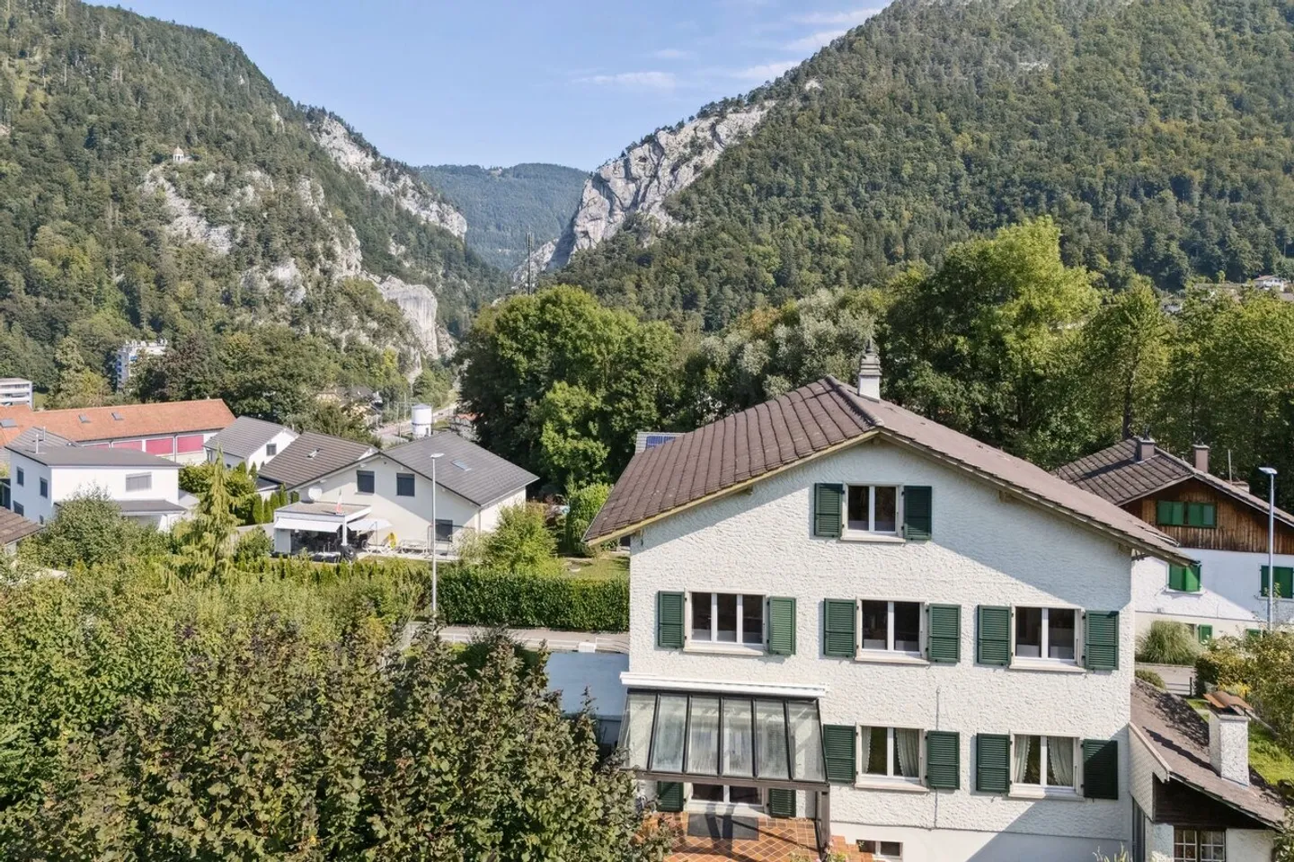 Haus mit 2 Wohnungen, Möglichkeit zur Schaffung einer 3. Wohnung. - Foto 7 von 11