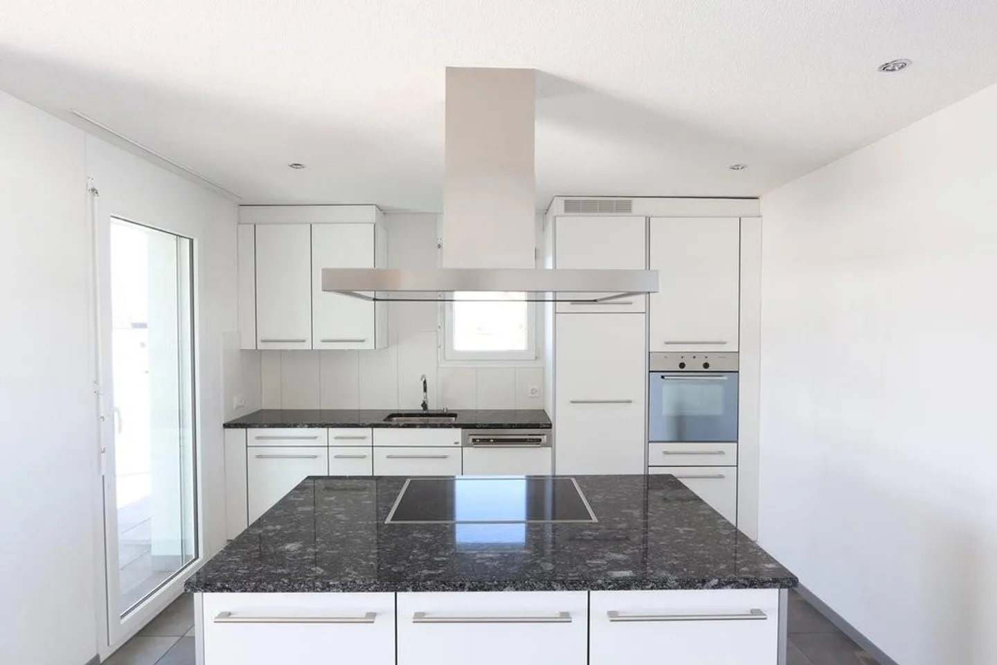 Appartamento attico con grande terrazza - Foto 2 di 8