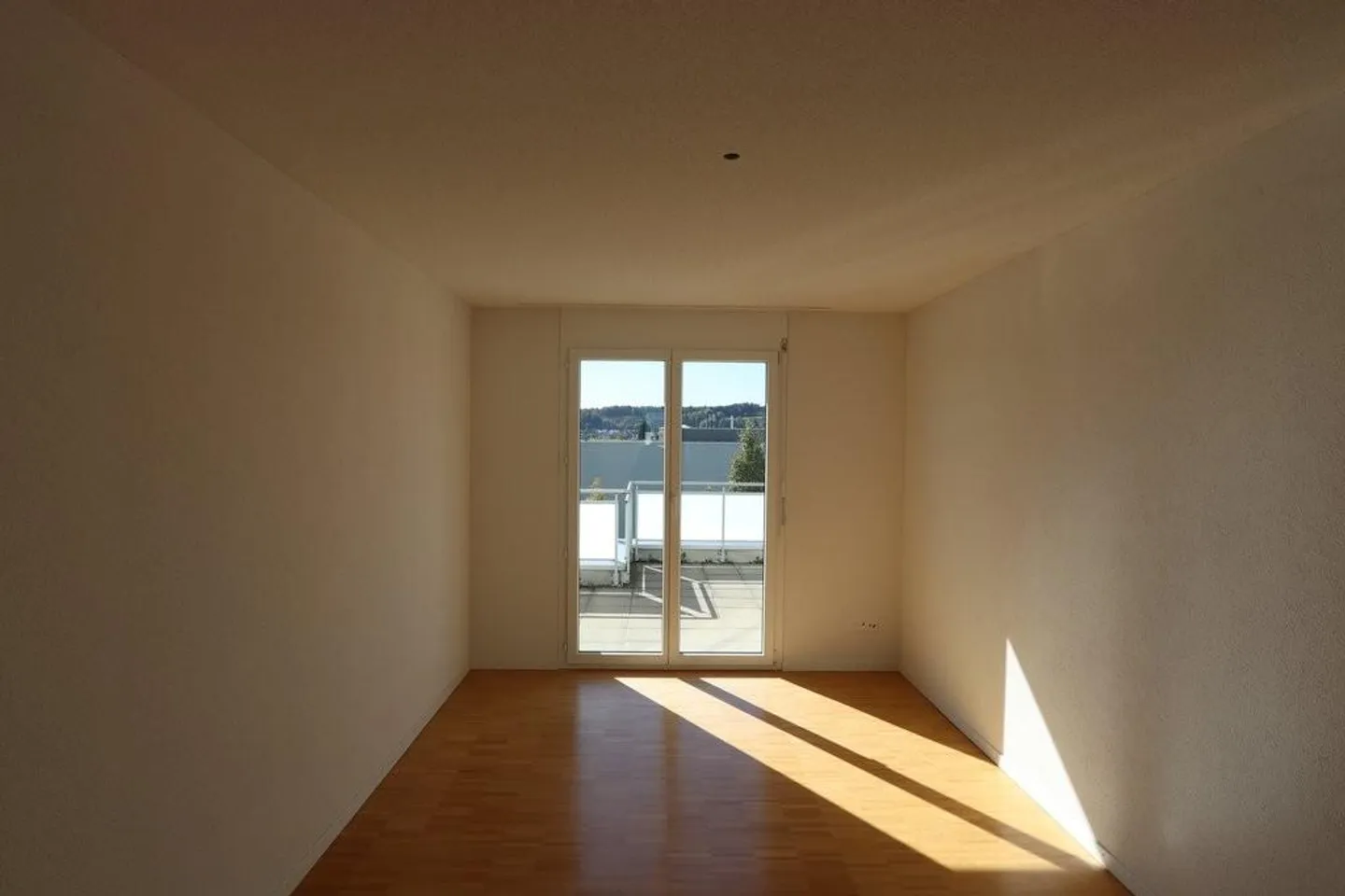 Appartamento attico con grande terrazza - Foto 6 di 8