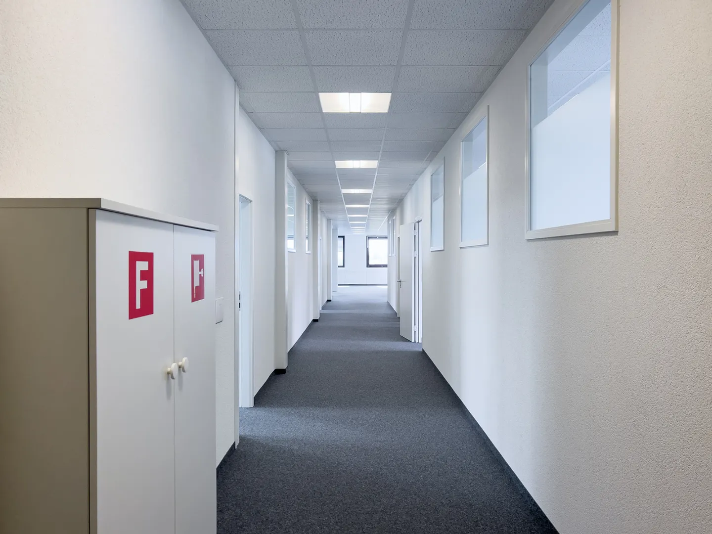 OFFICE FROM 50M2 IN THE HEART OF THE ZIMEYSA INDUSTRIAL ZONE - Photo 3 of 8