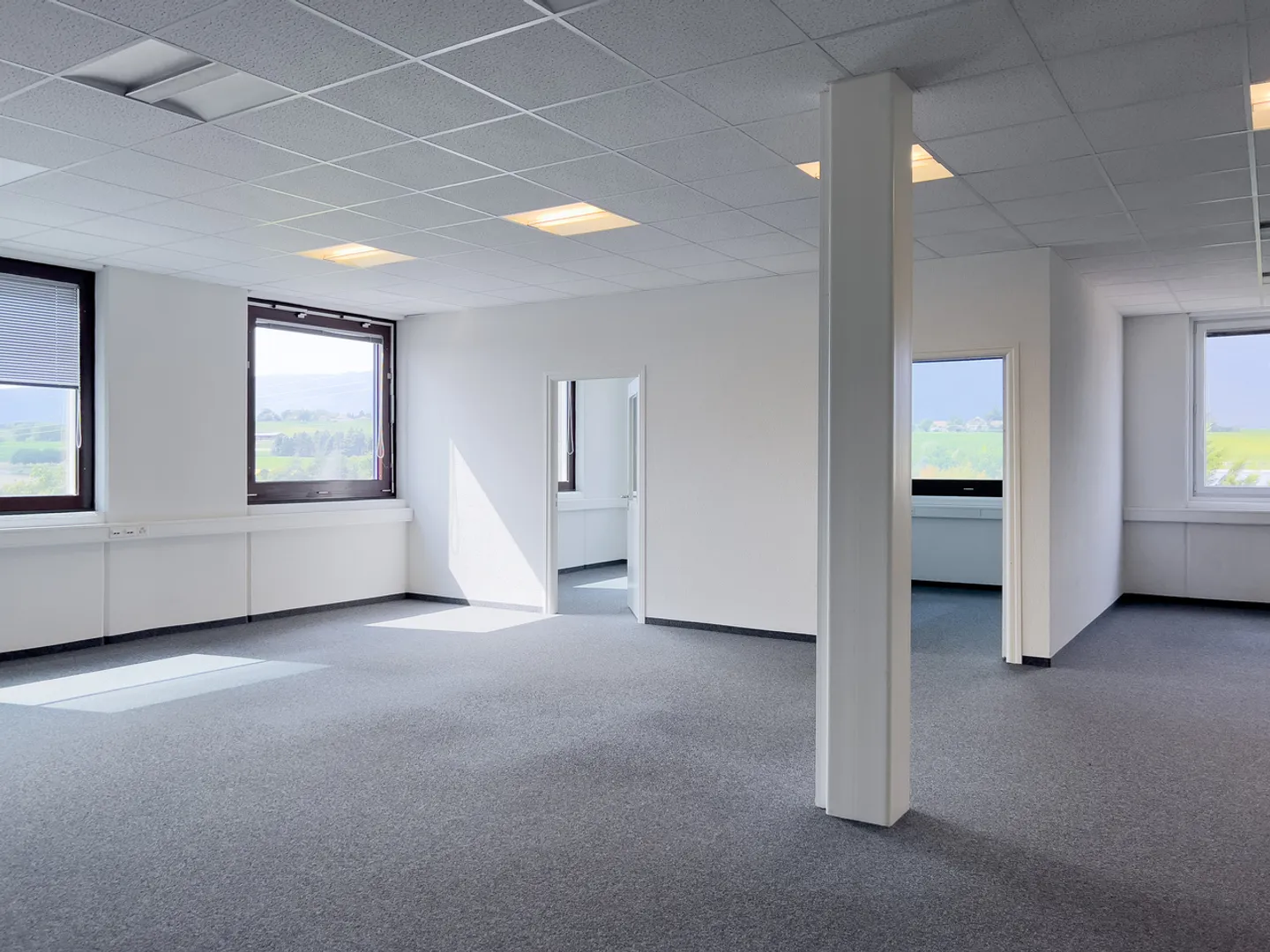 OFFICE FROM 50M2 IN THE HEART OF THE ZIMEYSA INDUSTRIAL ZONE - Photo 1 of 8