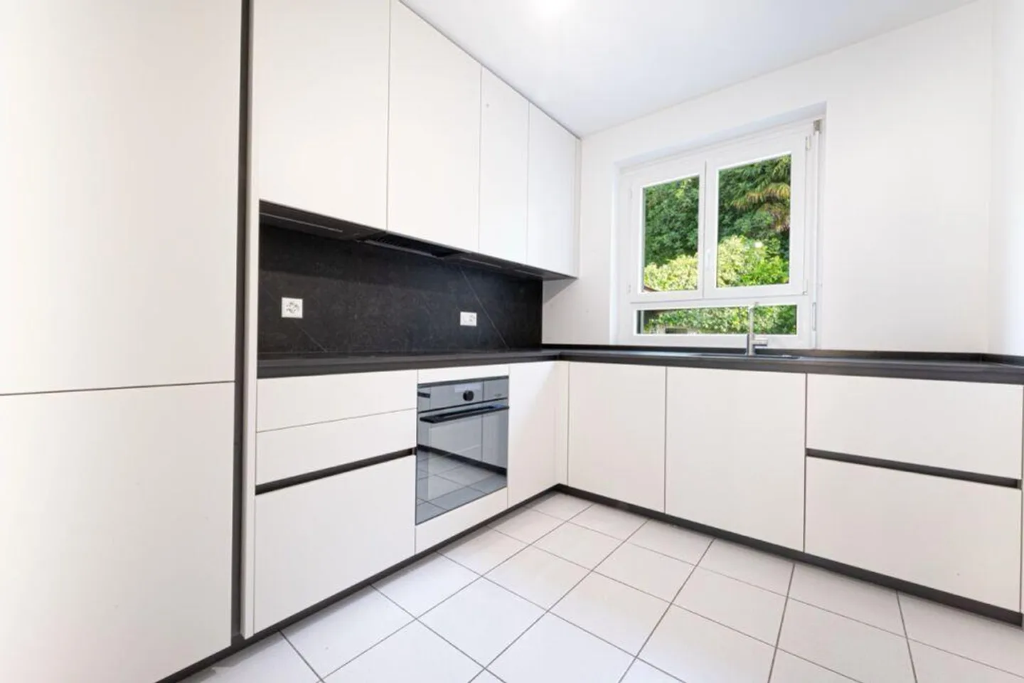 Appartement 3.5 rénové élégant à louer avec terrasse et jardin - Photo 3 sur 9