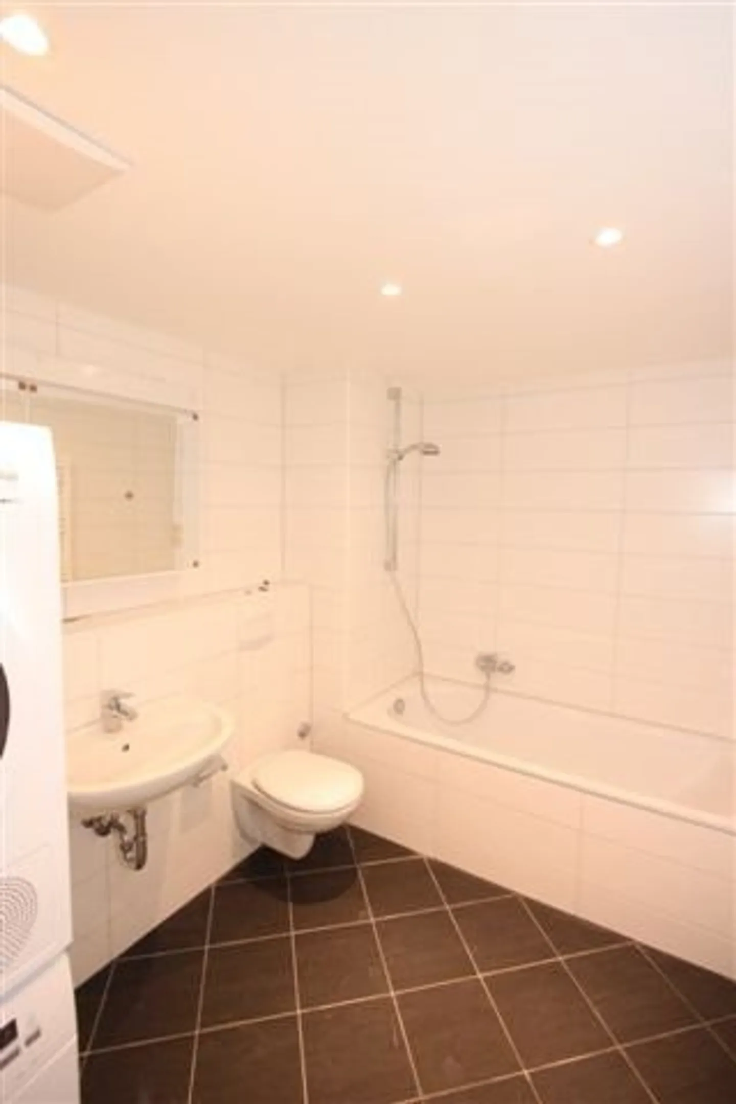 APPARTEMENT TRÈS MODERNE - Photo 7 sur 7