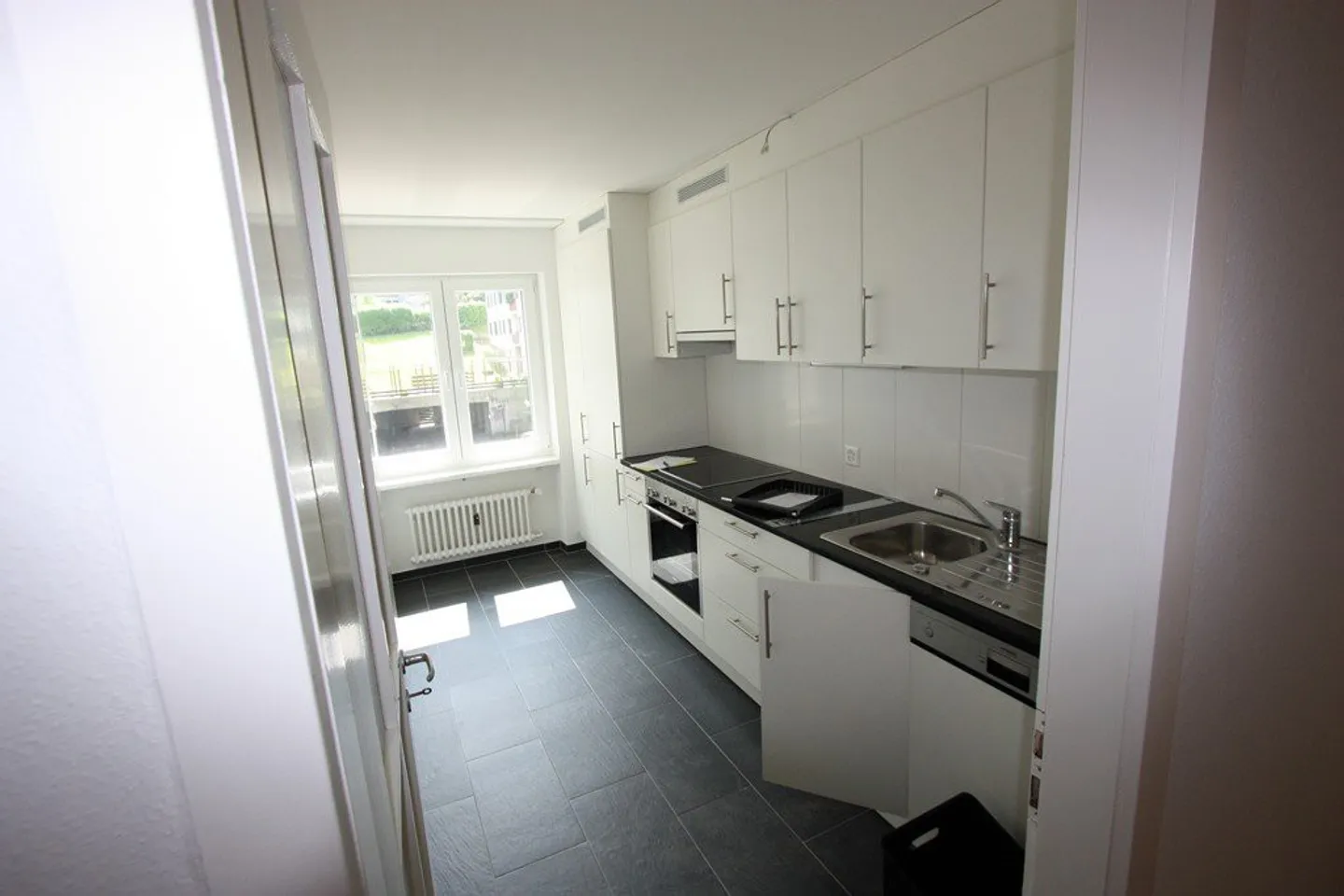 APPARTEMENT TRÈS MODERNE - Photo 5 sur 7