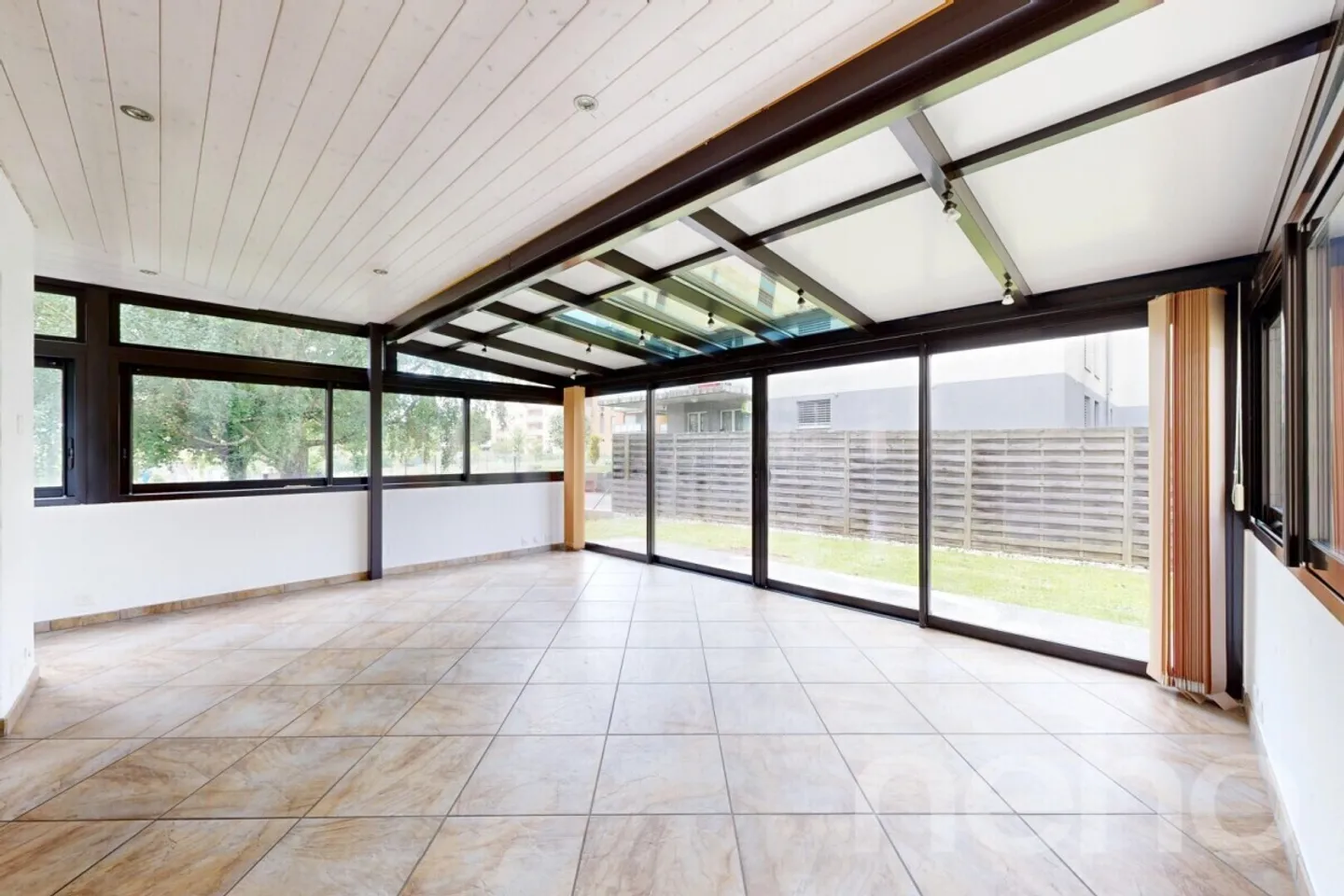 Large Apartment with 4.5 Rooms on the Ground Floor - Photo 11 of 12