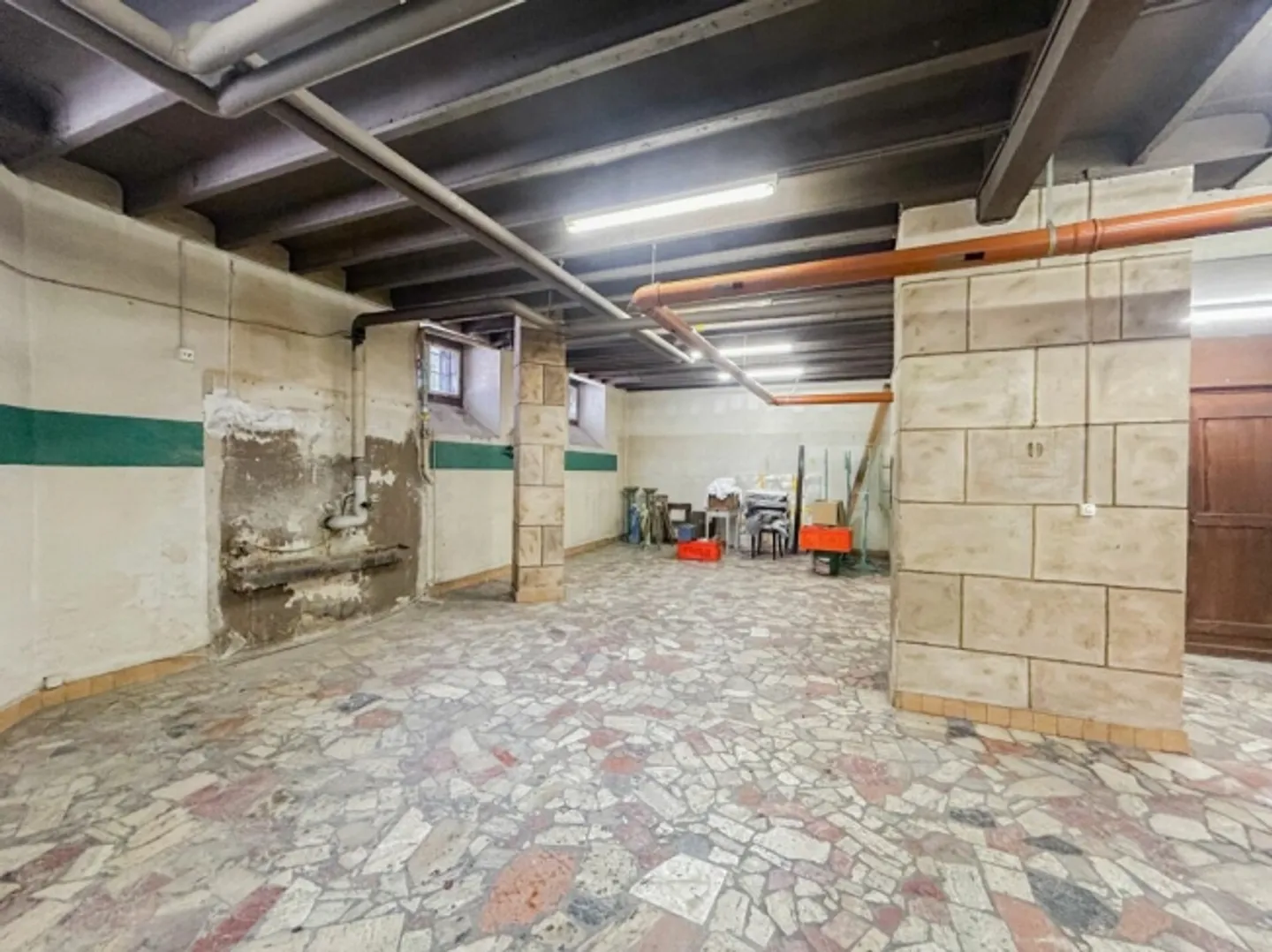Spazio versatile in una posizione centrale - ideale per attività commerciali, atelier o magazzino - Foto 3 di 5