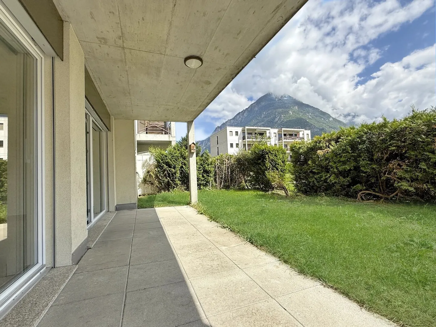 Spacieux Appartement avec Jardin - Photo 2 sur 12