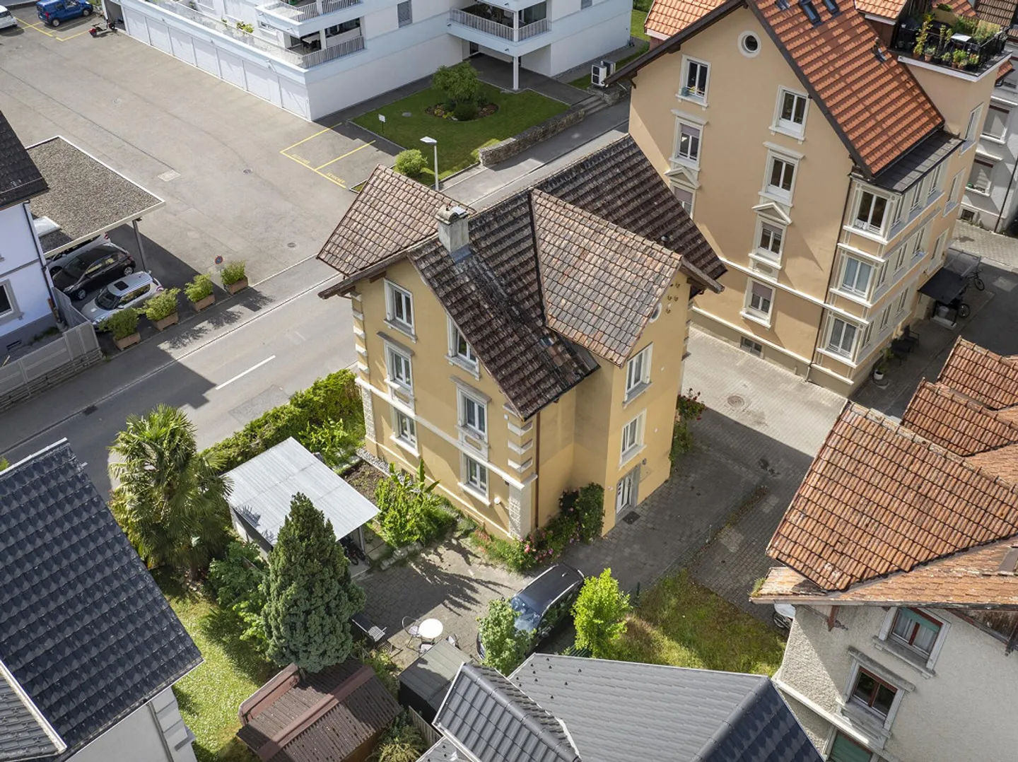 Maison multifamiliale compacte avec 3 appartements - Photo 2 sur 13