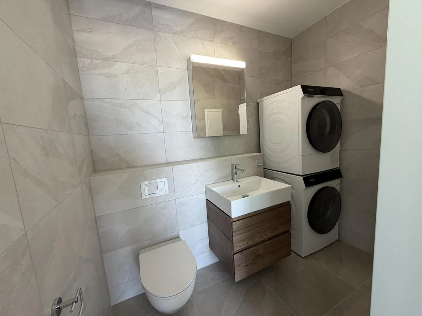 Modern 2.5-room penthouse apartment (new building) with large terrace - Photo 7 of 9
