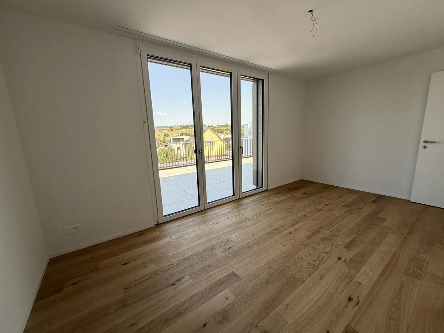 Modern 2.5-room penthouse apartment (new building) with large terrace - Photo 8 of 9