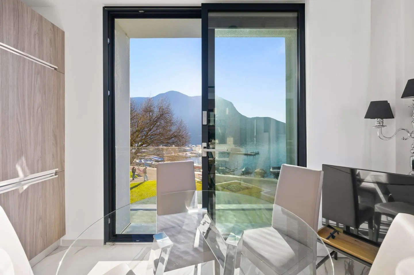 MODERNES MÖBLIERTES WOHNUNG MIT SEEBLICK - Foto 4 von 6