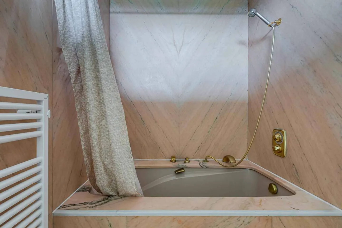 STANDING - APARTMENT 8 ROOMS 250 m2 - Photo 6 of 13