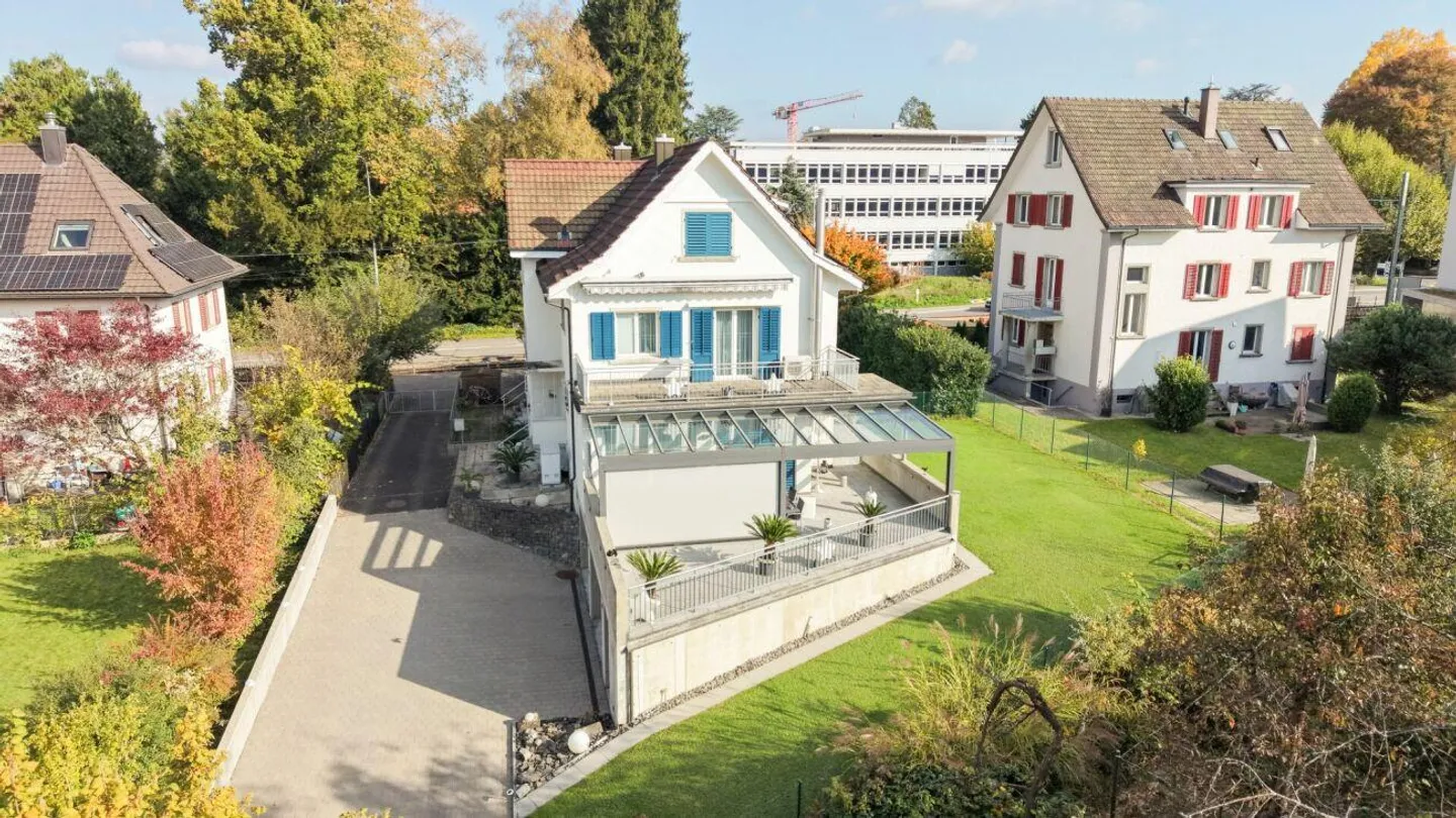Casa bifamiliare modernizzata con giardino ad Aarau - Foto 2 di 6