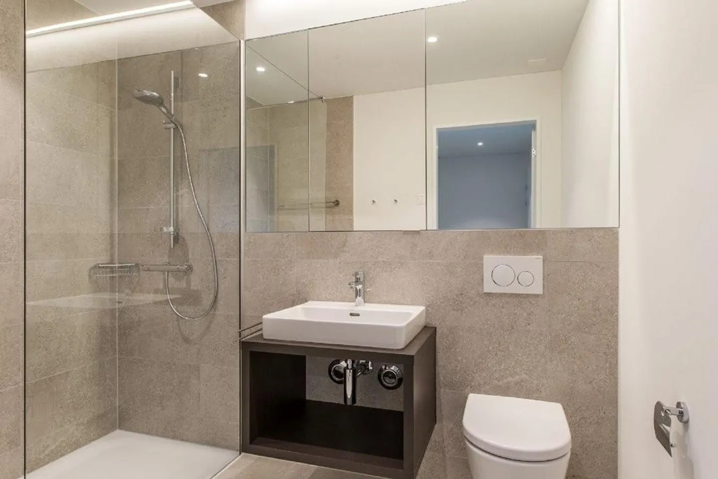 Moderno appartamento con 1 camera e grande terrazza - Foto 3 di 7