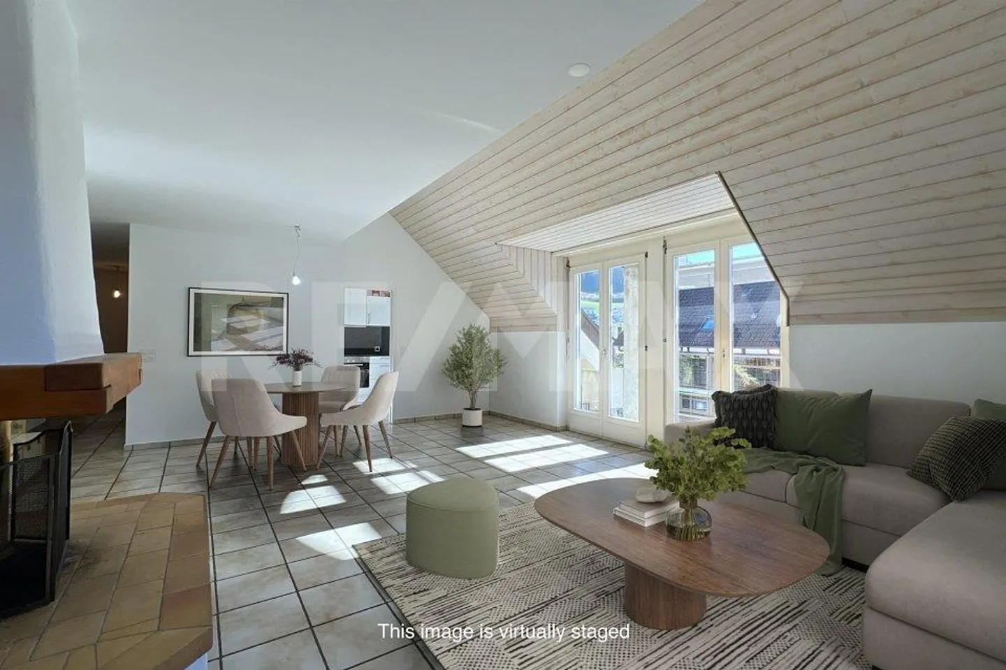 Bright 4.5-room attic apartment with balcony in a quiet location - Photo 3 of 13