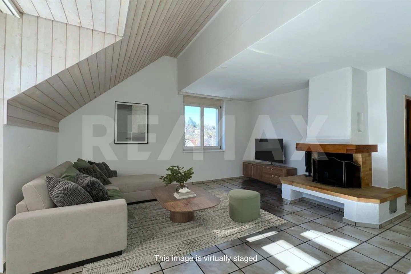 Bright 4.5-room attic apartment with balcony in a quiet location - Photo 13 of 13