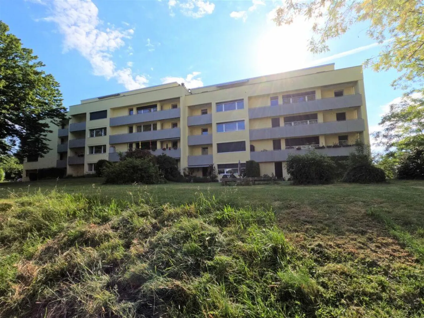 Appartement merveilleux près du Rhin, avec balcon et pièces spacieuses - Photo 1 sur 11
