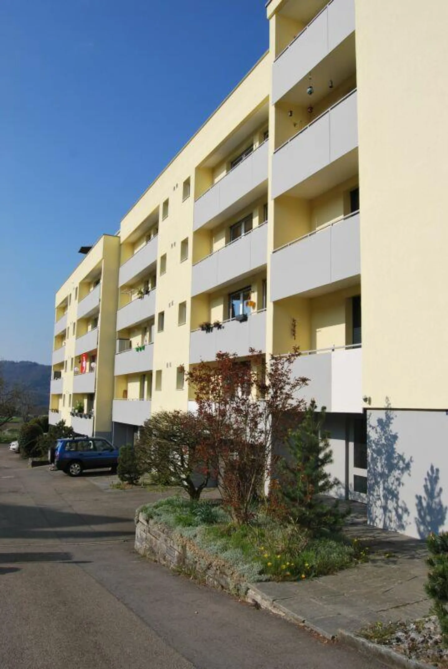 Appartement merveilleux près du Rhin, avec balcon et pièces spacieuses - Photo 2 sur 11