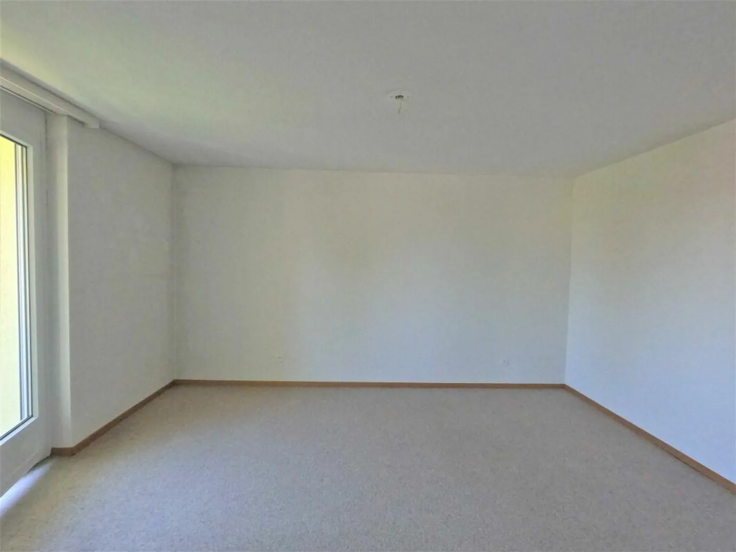 Appartement merveilleux près du Rhin, avec balcon et pièces spacieuses - Photo 6 sur 11