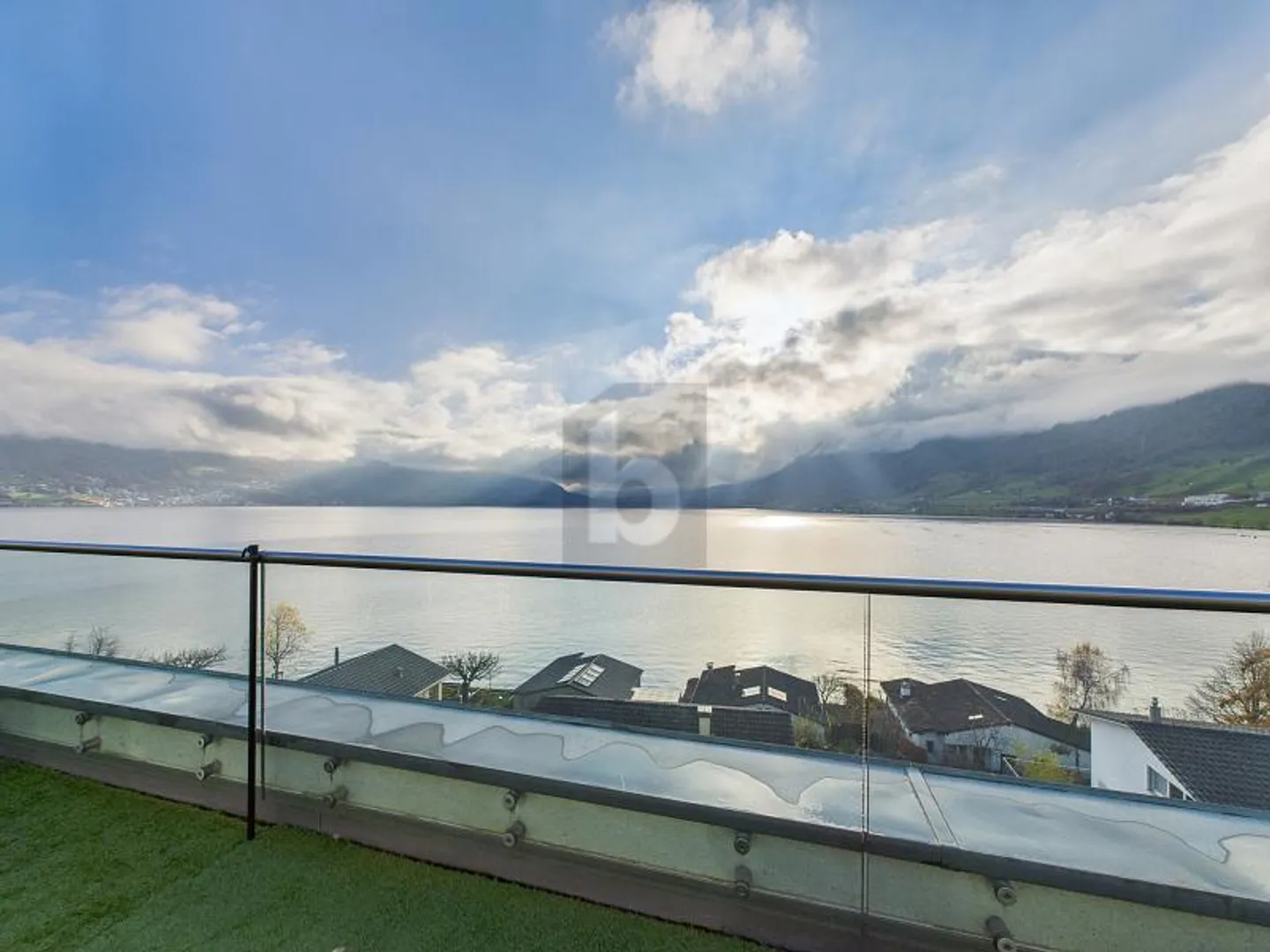 VUE SUR LE LAC, FAMILIAL ET CALME - Photo 1 sur 6