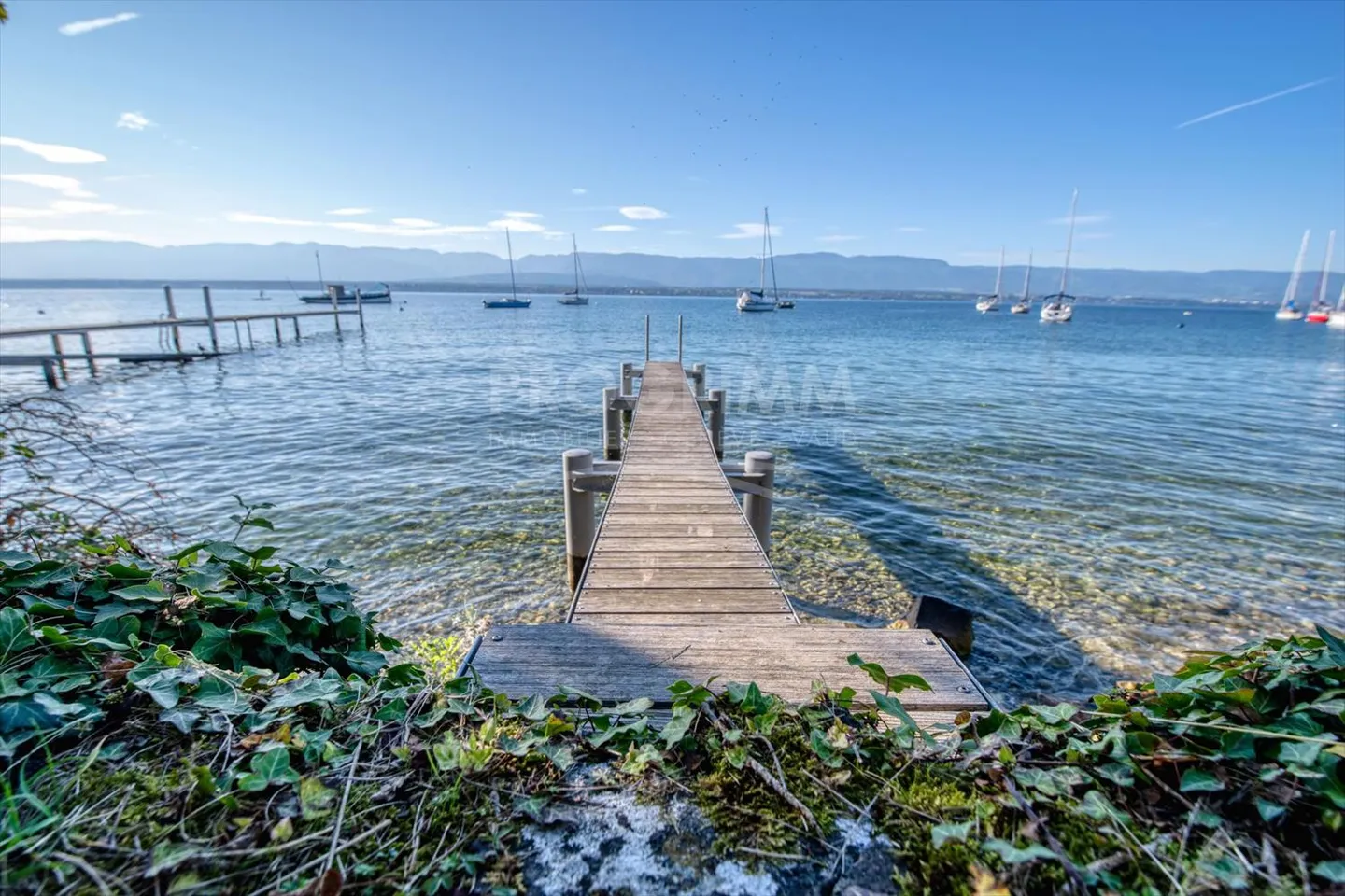 Waterfront Villa - 3 Bedrooms - Dock + Mooring - Photo 7 of 9