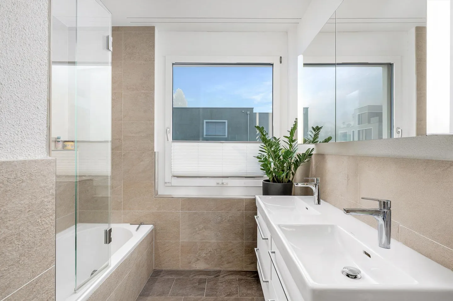 Newly Built Condominium with Forest View - Between Zurich and Zug - Photo 4 of 5