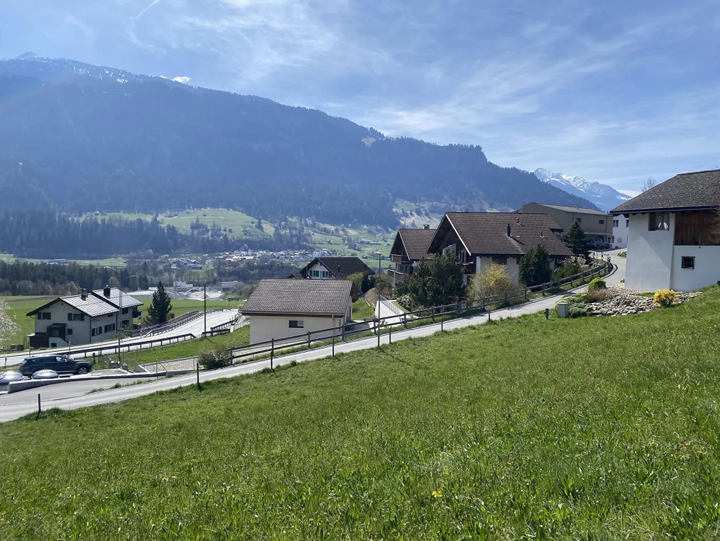 Terrain constructible ensoleillé à Schluein (près de Flims/Laax/Ilanz) - Photo 2 sur 4